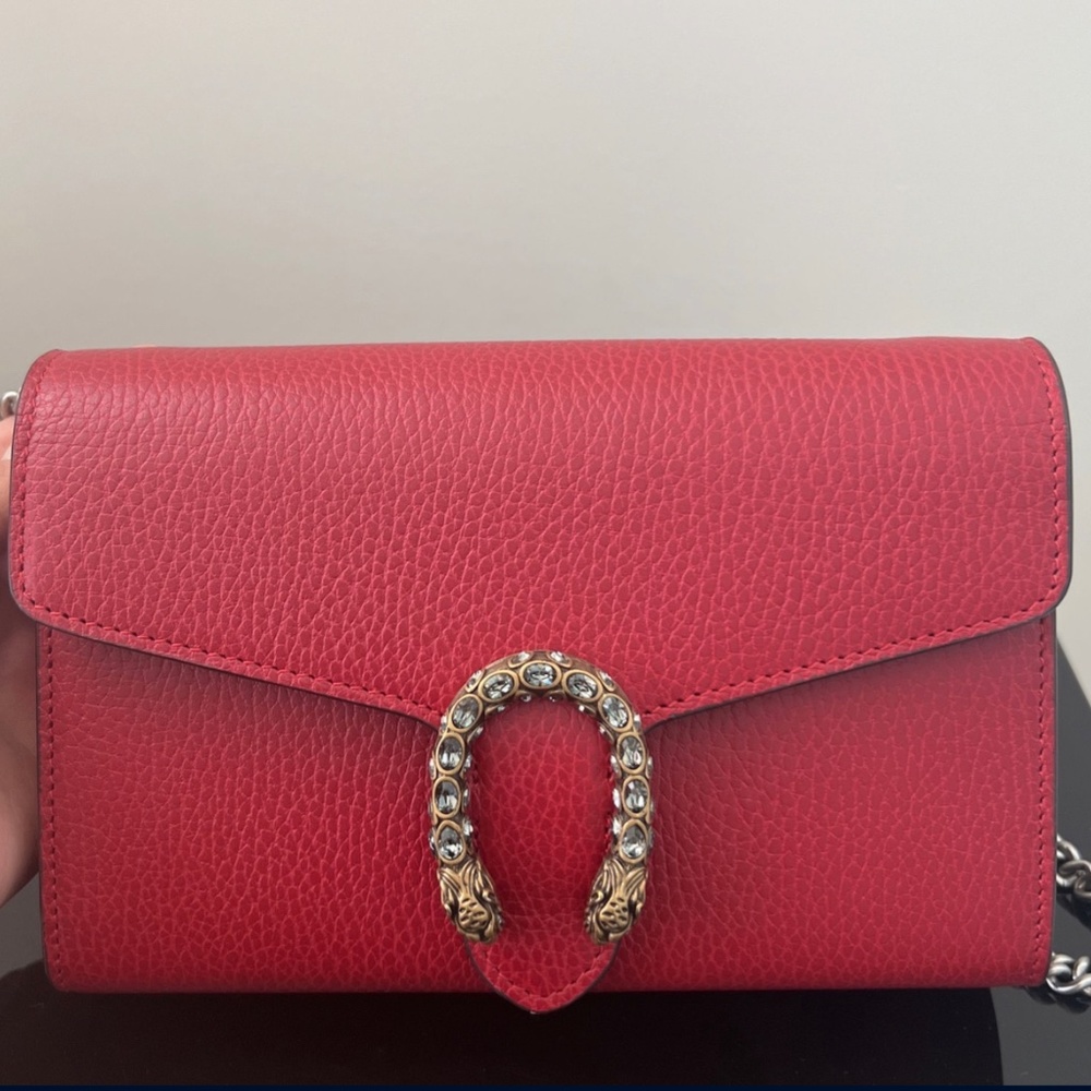 Gucci Dionysus wallet on chain